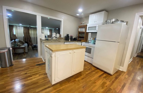 Bowling Green House | Spacious 5-bedroom house near EVERYTHING in terrific Bowling Green