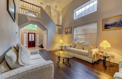 Missouri City House | Spacious 5-bedroom house in enchanting Missouri City with WiFi, fitness room