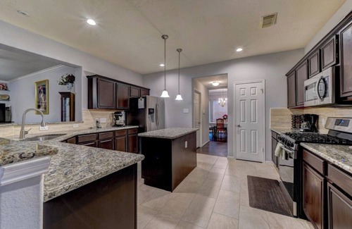 Missouri City House | Spacious 5-bedroom house in enchanting Missouri City with WiFi, fitness room