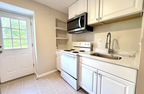 Cloverly House | Spacious 5-bedroom house with WiFi and AC in fabulous Silver Spring