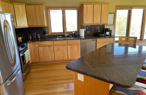 Verona House | Spacious 5-bedroom 80 acres family farm retreat with AC, WiFi in rural Verona