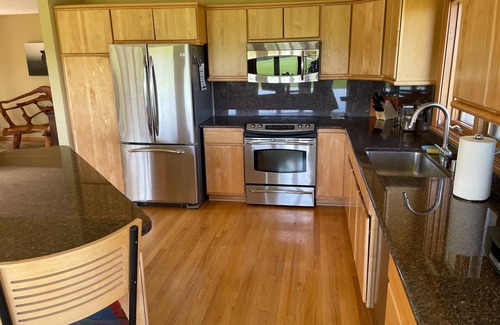 Verona House | Spacious 5-bedroom 80 acres family farm retreat with AC, WiFi in rural Verona