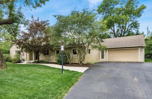 Upper Arlington House | Spacious 5-bedroom and 5 bathroom house in Upper Arlington's Canterbury area.