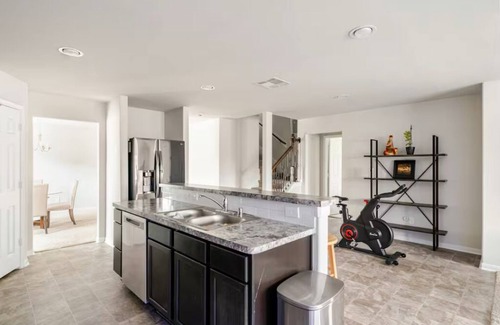 Rosenberg House | Spacious 5-bedroom building in charming Rosenberg with WiFi, AC, fitness room