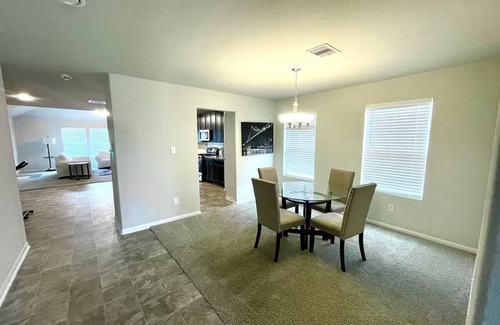 Rosenberg House | Spacious 5-bedroom building in charming Rosenberg with WiFi, AC, fitness room