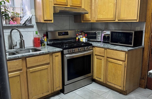 Chicago Lawn House | Spacious 5-bedroom bungalow in delightful Chicago with AC, WiFi