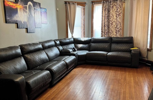 Chicago Lawn House | Spacious 5-bedroom bungalow in delightful Chicago with AC, WiFi