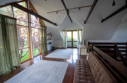 Armidale House | Spacious 5 bedroom Country Home