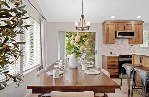 Carver Other | Spacious 5-bedroom farmhouse with WiFi and AC in enchanting Vancouver