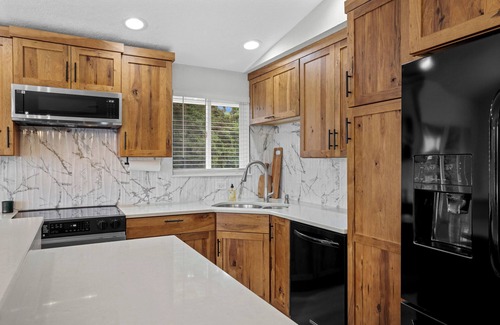 Carver Other | Spacious 5-bedroom farmhouse with WiFi and AC in enchanting Vancouver