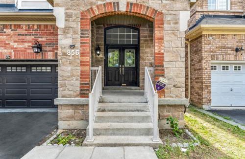 Halton Regional Municipality House | Spacious 5-Bedroom Family Home in GTA