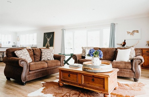 Onewhero Other | Spacious 5-bedroom farmhouse in picturesque Onewhero