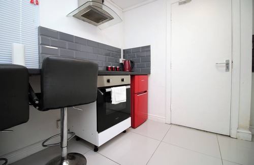 Castle Apartment | Spacious 5 bedroom flat-Swansea
