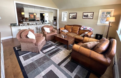 Carbondale House | Spacious 5+ Bedroom, Hot Tub, great Mountain Views. Half hour to Aspen Snowmass.