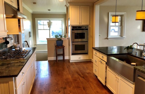 Carbondale House | Spacious 5+ Bedroom, Hot Tub, great Mountain Views. Half hour to Aspen Snowmass.