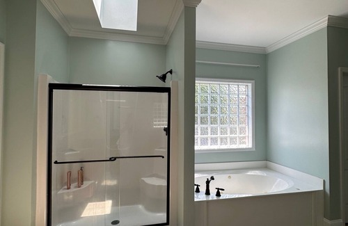 Huntsville House | Spacious 5-bedroom house with WiFi, AC in marvelous Huntsville!