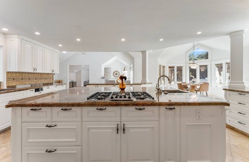 Danville House | Spacious 5-bedroom house with AC, WiFi in Pleasanton's tranquil neighborhood