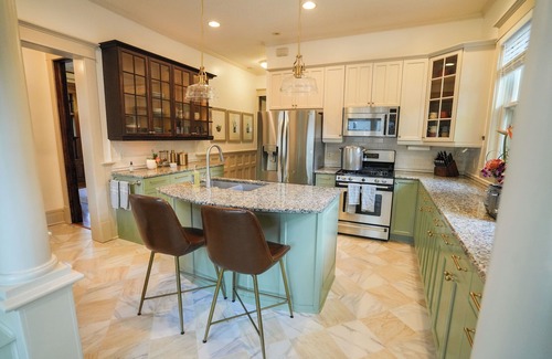 Summit - University House | Spacious 5-bedroom Historic Townhome in Saint Paul
