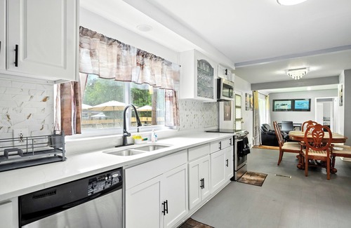 Indian Land House | Spacious 5-bedroom house with Jacuzzi, Game room & WIFI in delightful Southfield