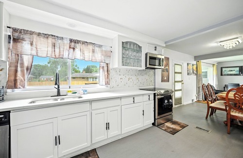 Indian Land House | Spacious 5-bedroom house with Jacuzzi, Game room & WIFI in delightful Southfield