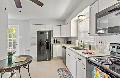 Lexington House | Spacious 5-bedroom home near UK & Rupp Arena