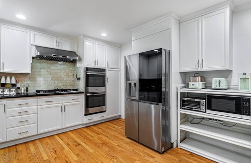 Crescent Park House | Spacious 5-bedroom house with AC and WiFi in tranquil Palo Alto
