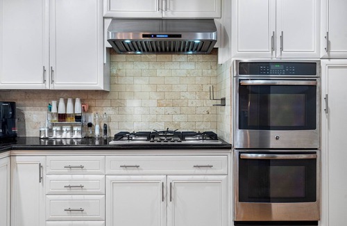 Crescent Park House | Spacious 5-bedroom house with AC and WiFi in tranquil Palo Alto