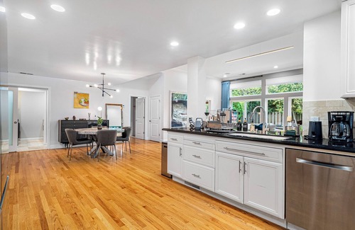 Crescent Park House | Spacious 5-bedroom house with AC and WiFi in tranquil Palo Alto