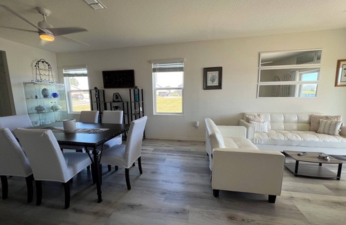 Cocoa House | Spacious 5-bedroom house with AC, WiFi in fantastic Rockledge