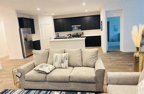 Rosenberg House | Spacious 5-bedroom house in Evergreen/Pool + Family Friendly