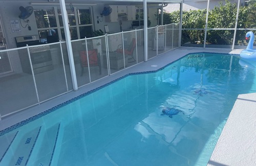 Brandon House | Spacious 5 bedroom home with WiFi and air conditioning in charming Brandon.