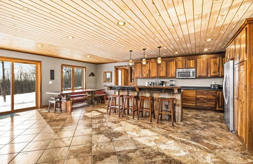 Duluth House | Spacious 5-Bedroom Home with Stunning Views & Privacy, 10 Miles from downtown