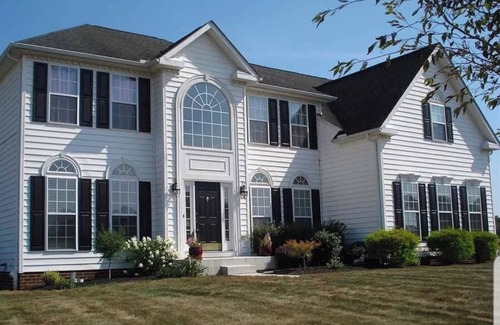 York House | Spacious 5 bedroom home with large deck and hot tub