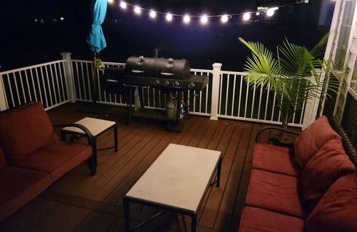 York House | Spacious 5 bedroom home with large deck and hot tub