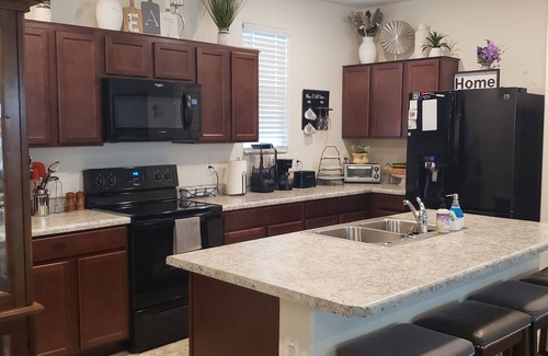 Goodyear House | Spacious 5-bedroom house in marvelous Goodyear with AC, WiFi