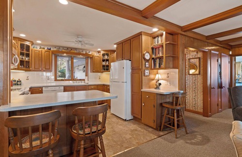 Standish House | Spacious 5-bedroom house in fabulous Standish with AC, fitness room, WiFi