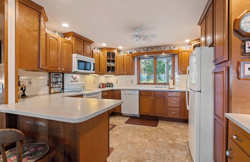 Standish House | Spacious 5-bedroom house in fabulous Standish with AC, fitness room, WiFi