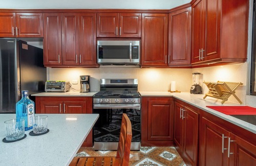 Managua House | Spacious 5-bedroom house in welcoming Managua with WiFi, AC