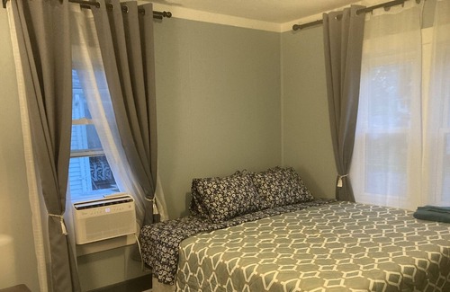 Pontiac House | "Spacious 5-Bedroom House in the Heart of Pontiac Free Parking WIFI