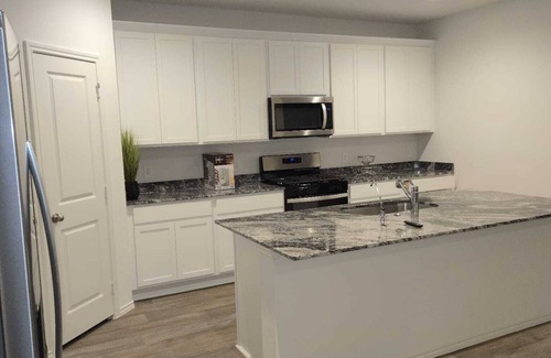 Rosenberg House | Spacious 5-bedroom house with WiFi and AC in charming Richmond.