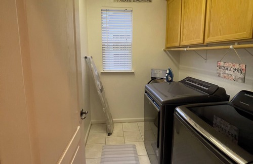 Turlock House | Spacious 5-bedroom house pool with WiFi, AC in awesome Turlock