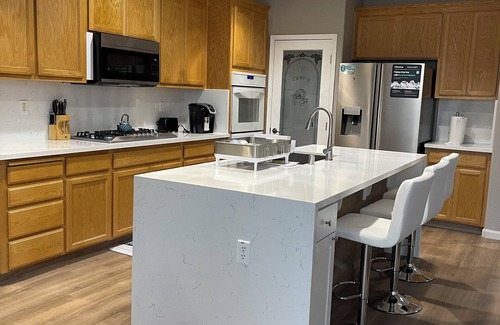 Turlock House | Spacious 5-bedroom house pool with WiFi, AC in awesome Turlock