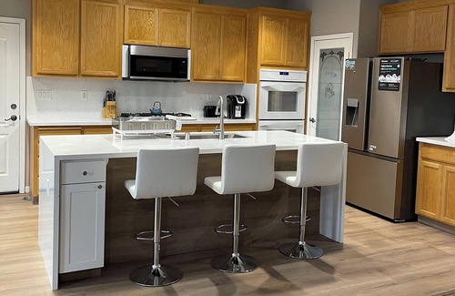 Turlock House | Spacious 5-bedroom house pool with WiFi, AC in awesome Turlock