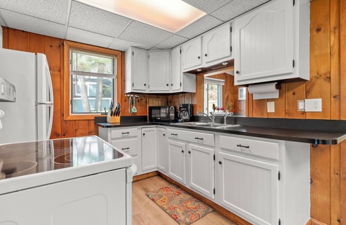 North Windham House | Spacious 5-bedroom house with WiFi and AC in charming Windham