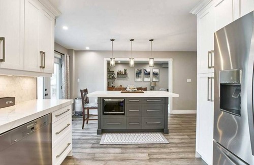 Whitby House | Spacious 5-bedroom house w charming lake view with WiFi, AC, saltwater pool