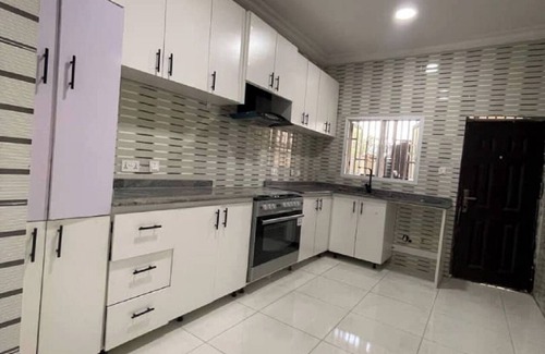 Ofin House | Spacious 5-bedroom house in serene Lagos with fitness room, AC