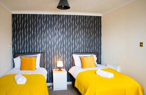 Tilbury Apartment | Spacious 5 bedroom house!Tilbury!Free parking!