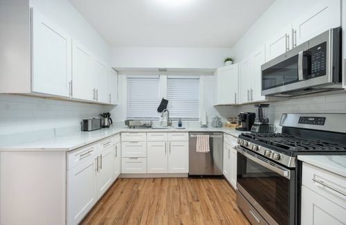 Berwyn House | Spacious 5-bedroom house with movie room, game room and more!