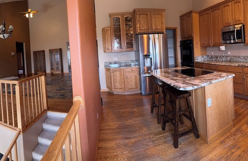 Casper House | Spacious 5-bedroom house with WiFi, AC in Weat Casper