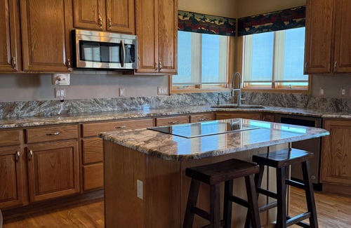 Casper House | Spacious 5-bedroom house with WiFi, AC in Weat Casper